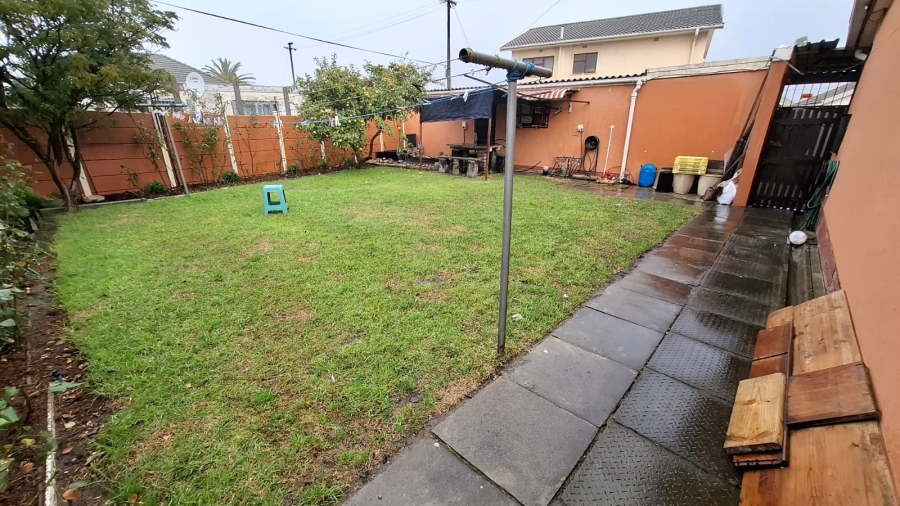 3 Bedroom Property for Sale in Pinati Western Cape